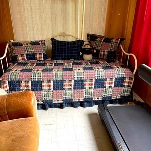 Eddie Bauer Daybed Cover with 3 shams and skirt